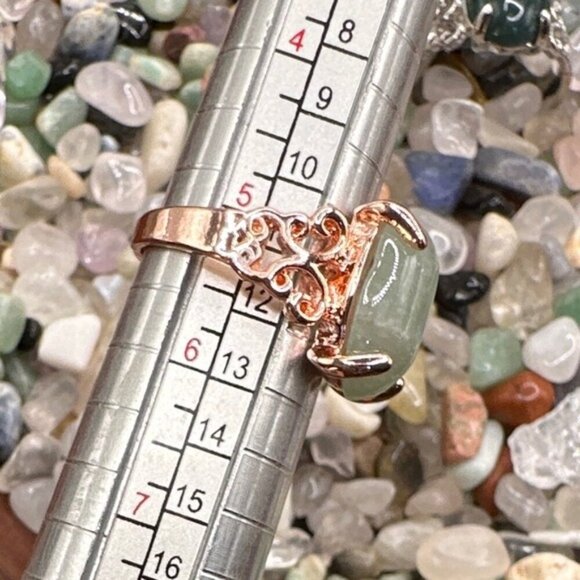 Rose gold and green jade ring - Picture 3 of 3